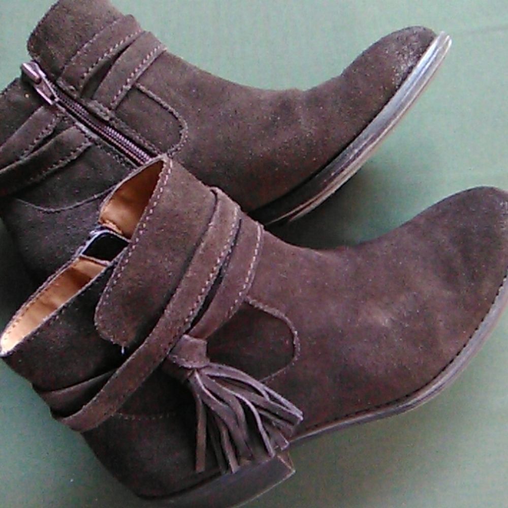Sofft Low Brown Suede Ankle Boots
